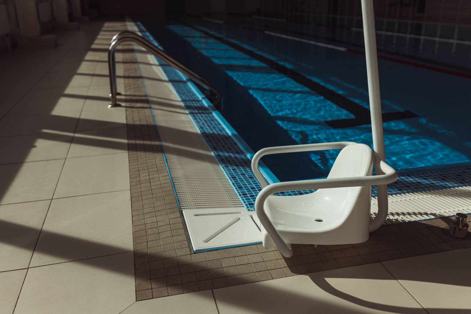 3 équipements indispensables pour une piscine accessible aux PMR - Step in
