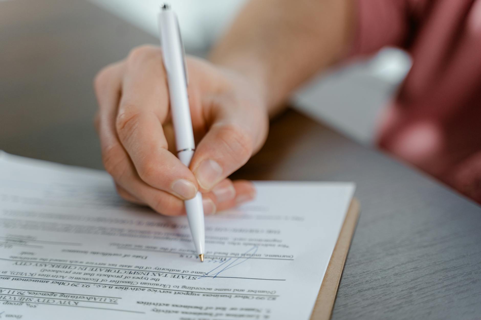 Quand les CGV deviennent-elles incontournables pour un auto-entrepreneur ? &mdash; signature d'un contrat d'affaires