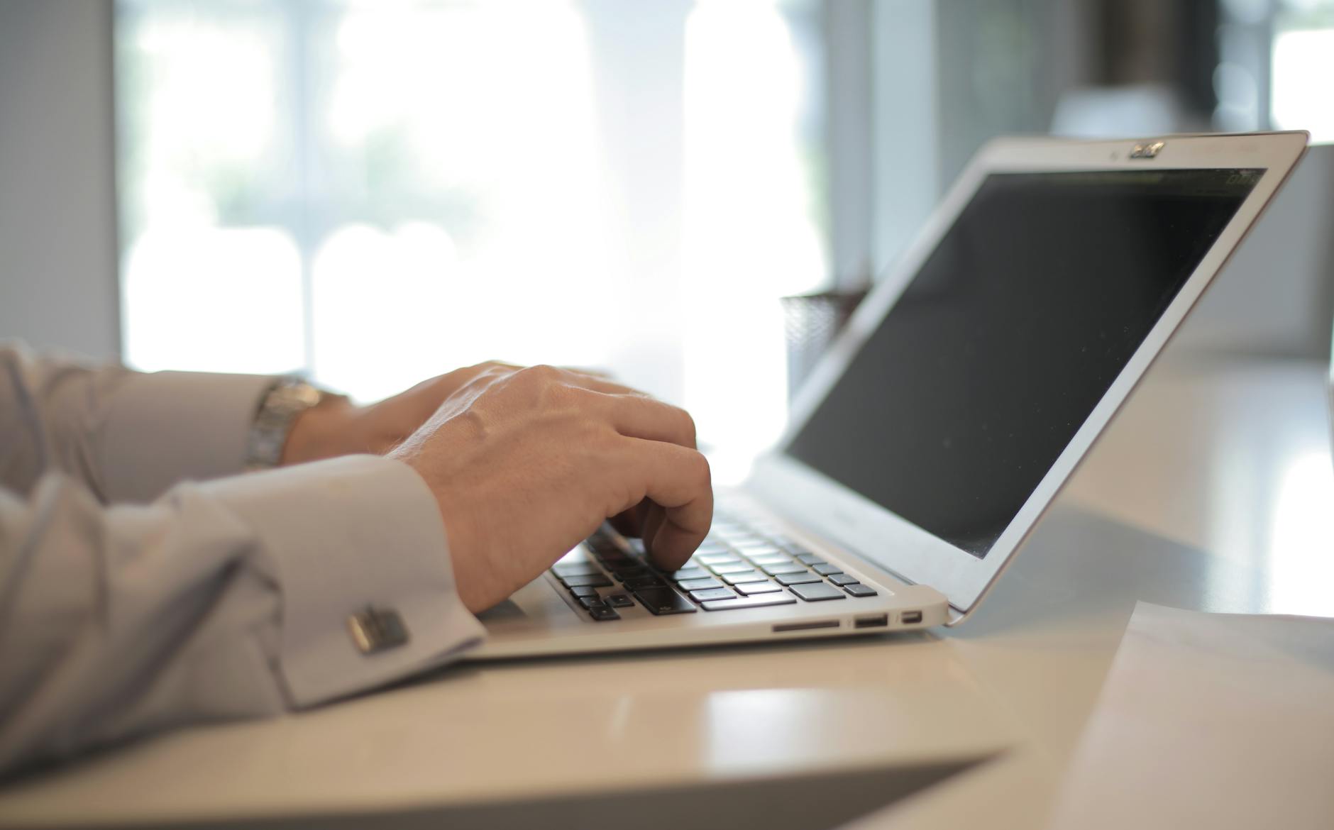 Les conditions indispensables pour acc&eacute;der &agrave; l&rsquo;intranet Marie Blach&egrave;re &mdash; acc&egrave;s intranet employ&eacute; ordinateur