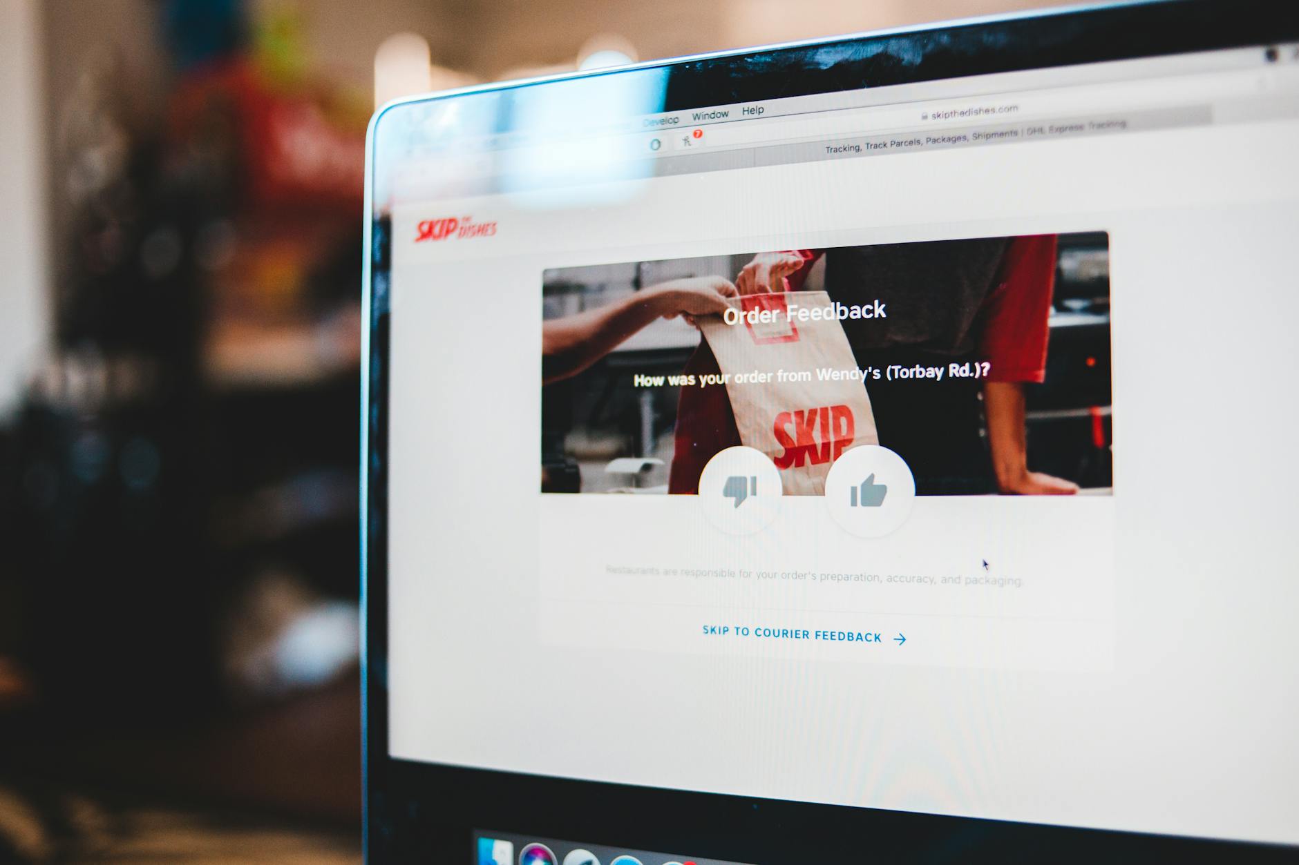Pourquoi répondre à vos avis Google, même si vous êtes bloqué — personne répondant à des avis en ligne