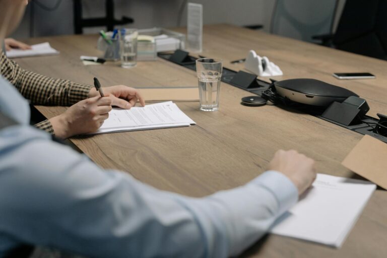 Rédaction CGV tarif comment est — réunion d'affaires signature contrat