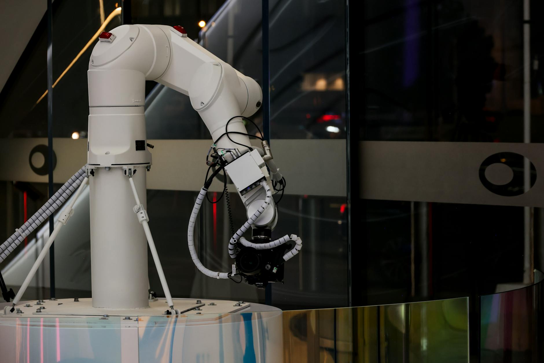 Agence d’automatisation IA : que recouvrent précisément les services proposés ? — bureau avec technologie d'automatisation IA