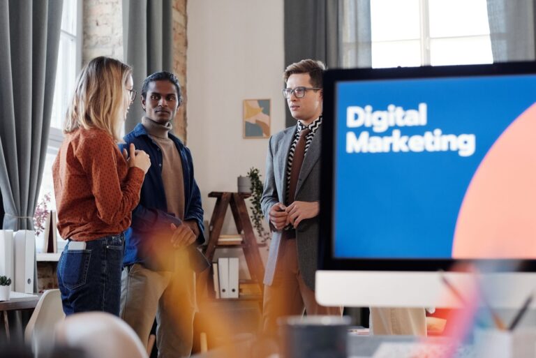 Comment se lancer dans le — réunion stratégie marketing digital