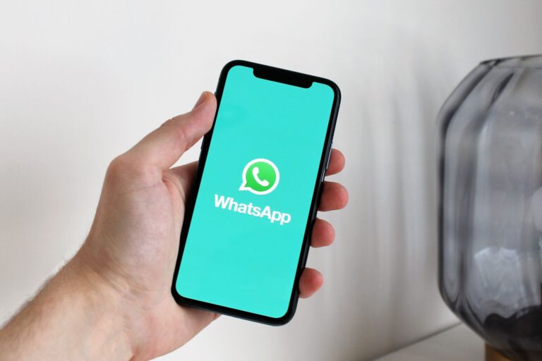 Comment WhatsApp gagne de l'argent — messagerie WhatsApp sur smartphone