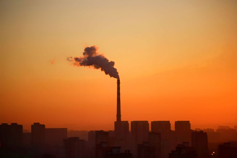 Quelles sont les industries les — pollution industrielle fumée usine