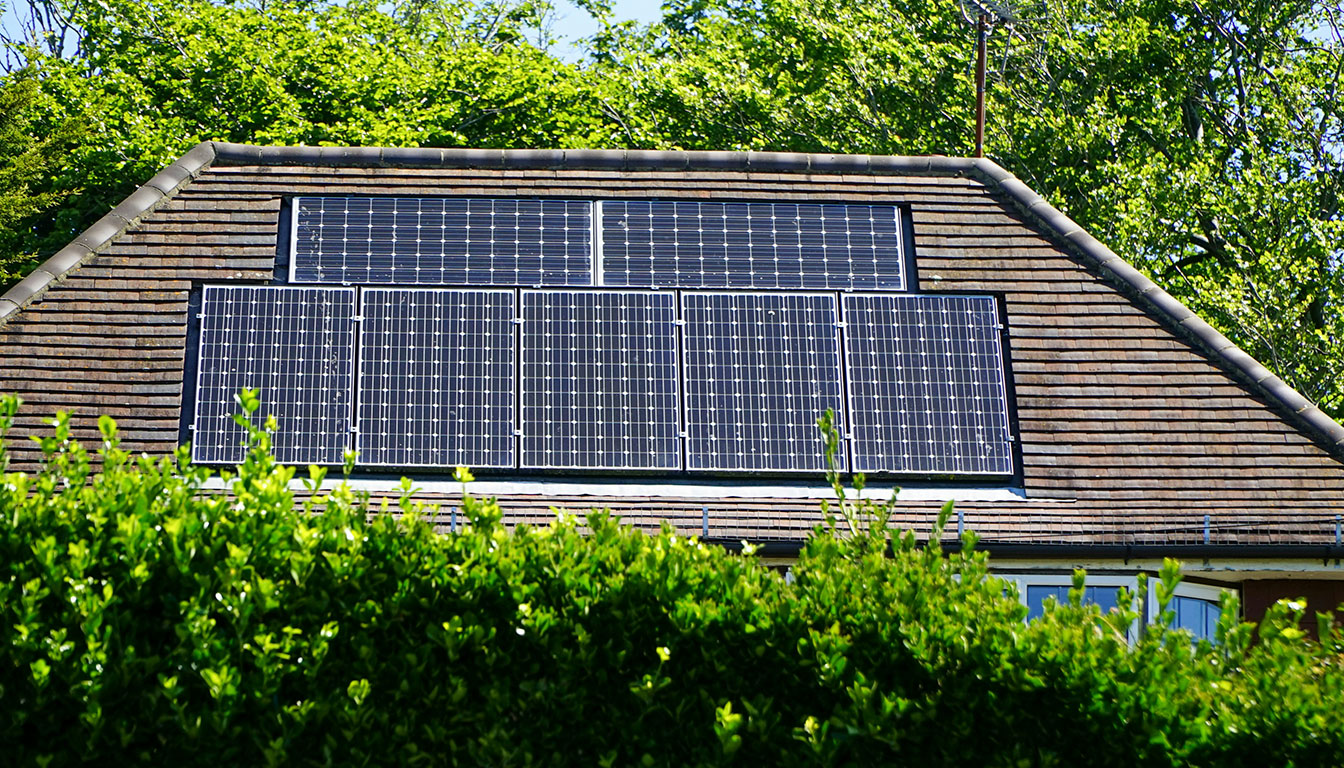 Pouvez-vous brancher un panneau solaire sur une prise murale ?