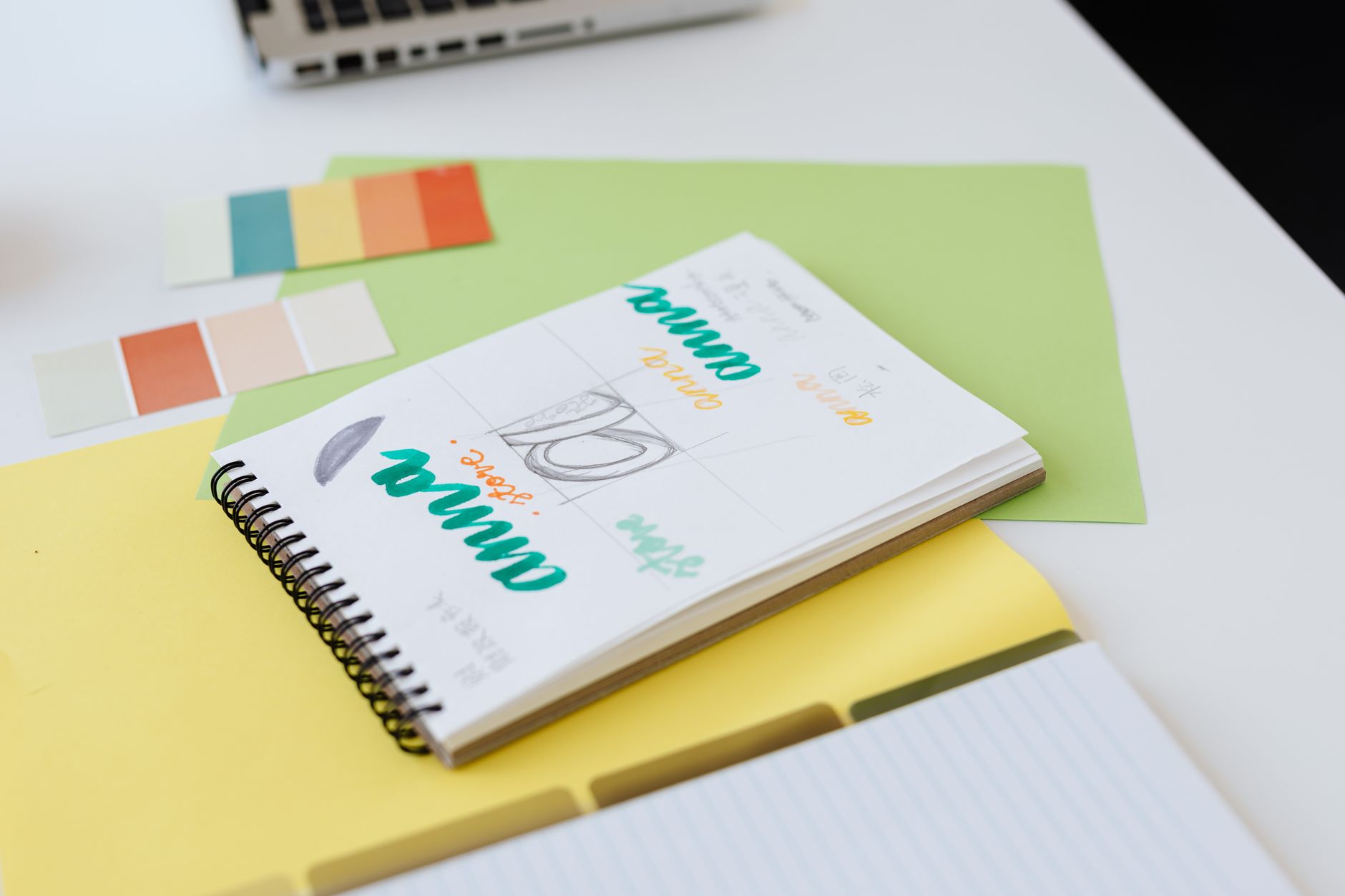 Ce qu&rsquo;inclut une charte graphique et pourquoi son contenu d&eacute;finit son prix &mdash; &eacute;l&eacute;ments de design graphique espace de travail