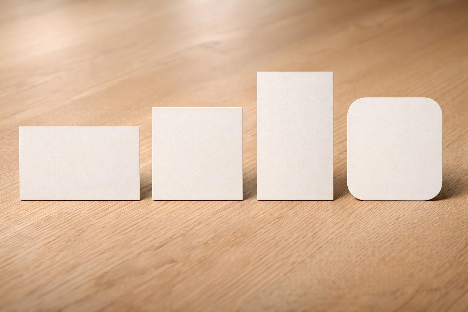 découvrez nos cartes de visite aux formats variés : standard, carré, portrait ou entièrement personnalisées pour refléter votre identité professionnelle avec style.