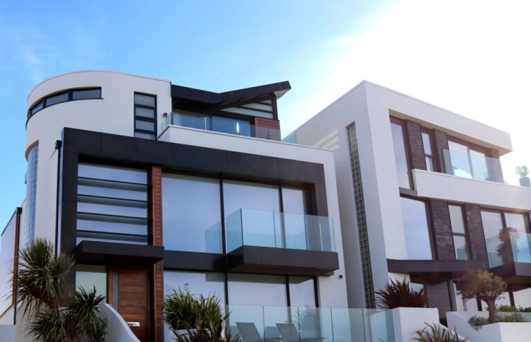 Kretz Family Real Estate ce — maison moderne immobilier de luxe