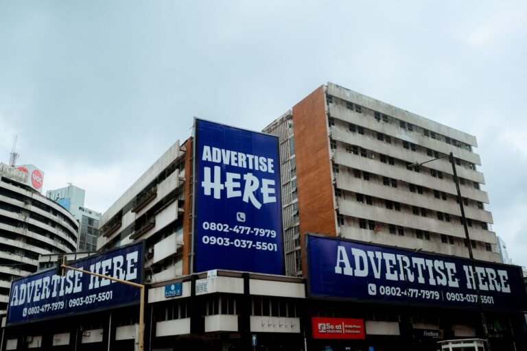 Taxe locale sur la publicité — panneau de publicité extérieure en ville